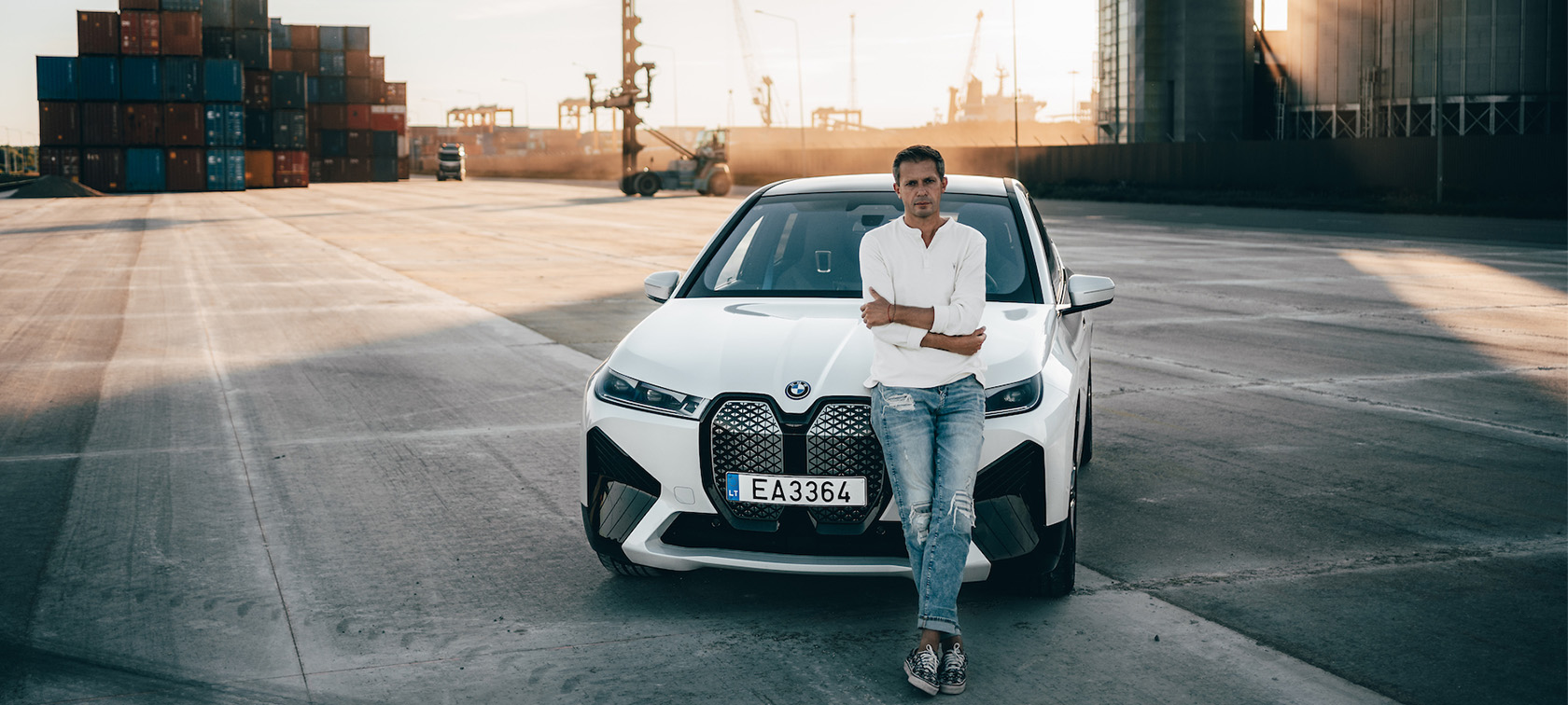 Prie elektromobilio vairo persėdęs A. Tapinas: „Galvoje įvyksta mini revoliucija“ Prie elektromobilio vairo persėdęs A. Tapinas: „Galvoje įvyksta mini revoliucija“